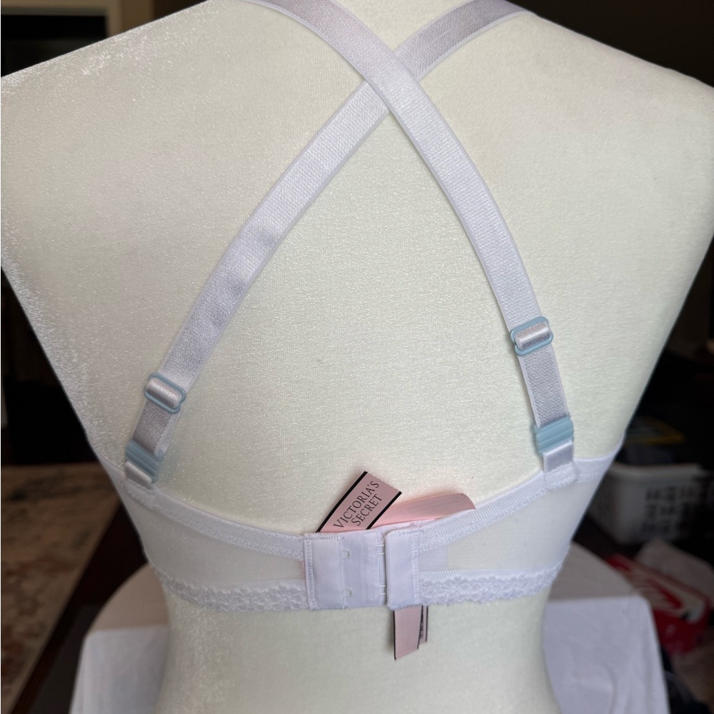 Victoria's Secret White Bra w/light blue accents, size 38D